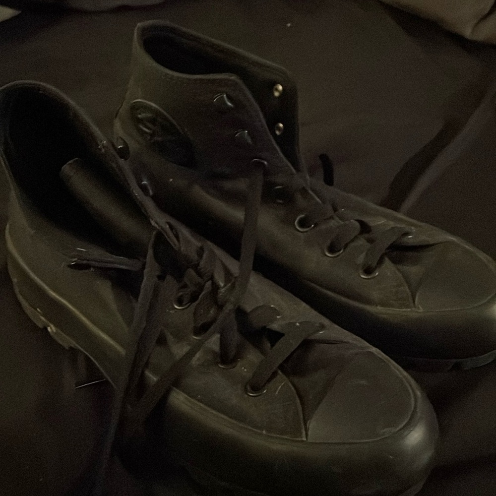 Black platfrom converse